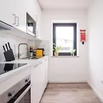 Hostwise - Modern Flat With A