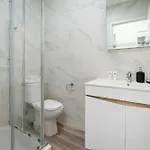 Hostwise - Modern Flat With A Apartment *