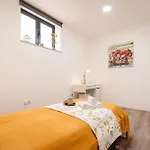 Hostwise - Modern Flat With A Apartment *