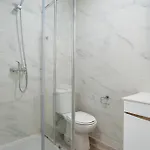 Apartment Hostwise - Modern Flat With A *
