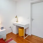 Apartment Hostwise - Modern Flat With A Sao Mamede de Infesta