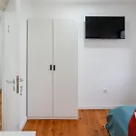 Hostwise - Modern Flat With A Apartment