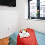 Apartment Hostwise - Modern Flat With A *