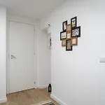 Apartment Hostwise - Modern Flat With A