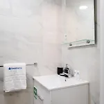 Apartment Hostwise - Modern Flat With A