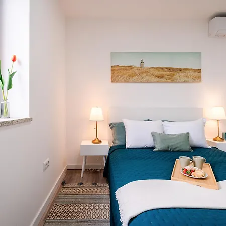 Hostwise - Modern Flat With A