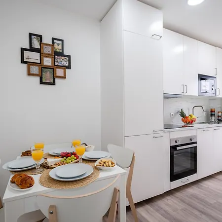 Apartment Hostwise - Modern Flat With A *