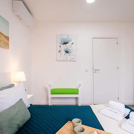 Hostwise - Modern Flat With A