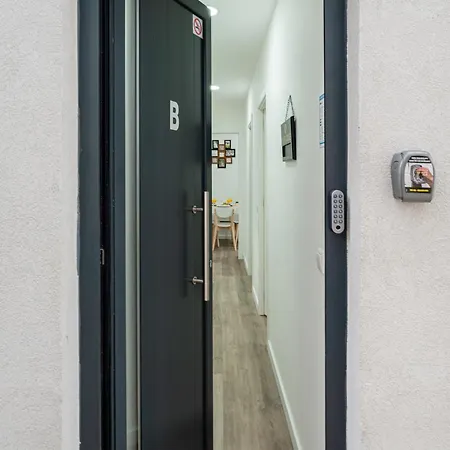 Hostwise - Modern Flat With A Appartamento São Mamede de Infesta
