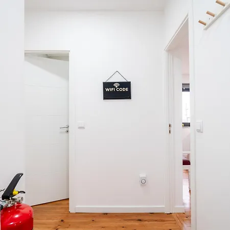 Hostwise - Modern Flat With A