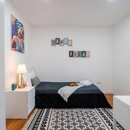 Appartamento Hostwise - Modern Flat With A *