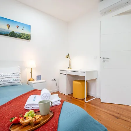 Apartment Hostwise - Modern Flat With A São Mamede de Infesta