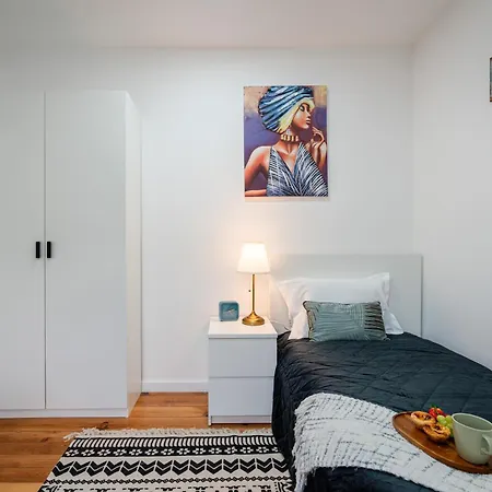 Apartment Hostwise - Modern Flat With A São Mamede de Infesta