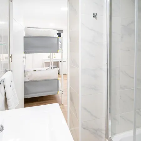Hostwise - Modern Flat With A Appartement