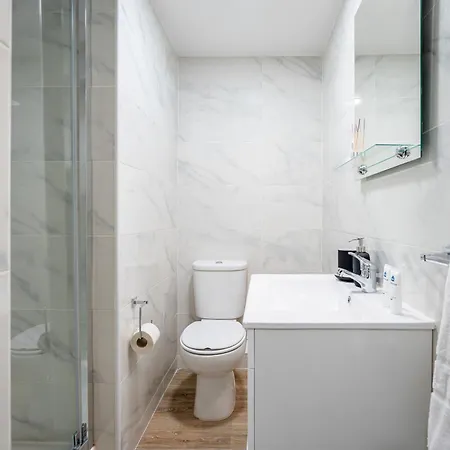 Hostwise - Modern Flat With A *