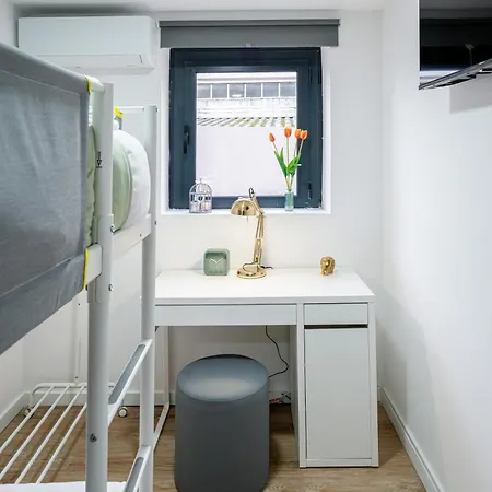 Apartment Hostwise - Modern Flat With A *