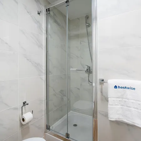 Hostwise - Modern Flat With A *