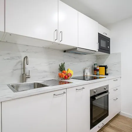 Apartment Hostwise - Modern Flat With A *