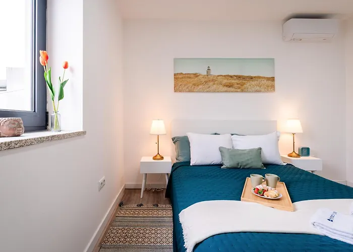 Hostwise - Modern Flat With A