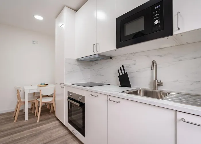 Hostwise - Modern Flat With A *