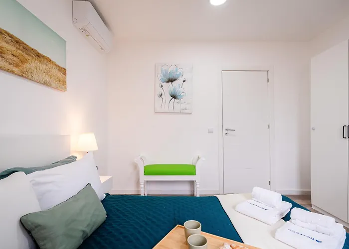 Hostwise - Modern Flat With A