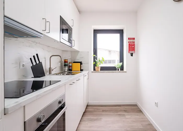 Hostwise - Modern Flat With A