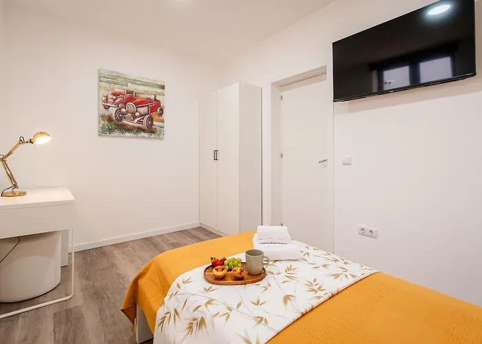 아파트 Hostwise - Modern Flat With A