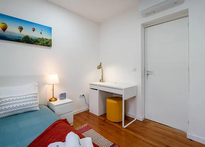 Hostwise - Modern Flat With A