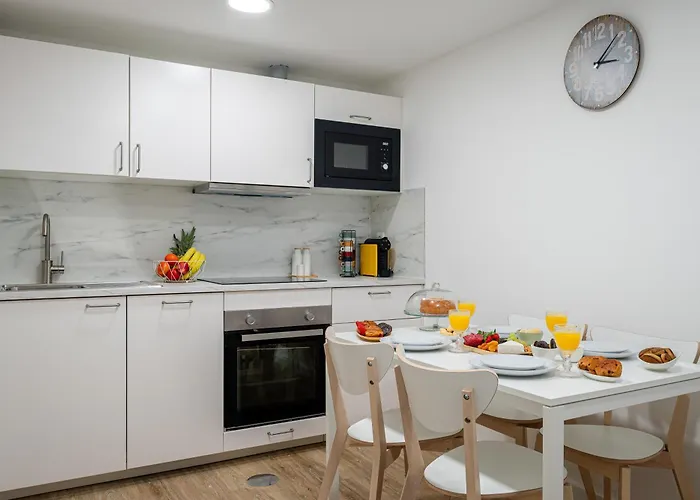 아파트 Hostwise - Modern Flat With A *